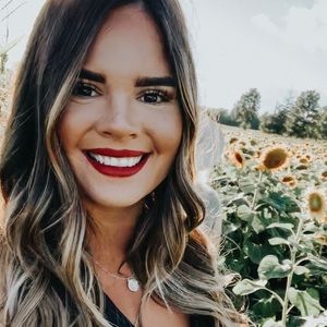 Meet your Posher, Eva